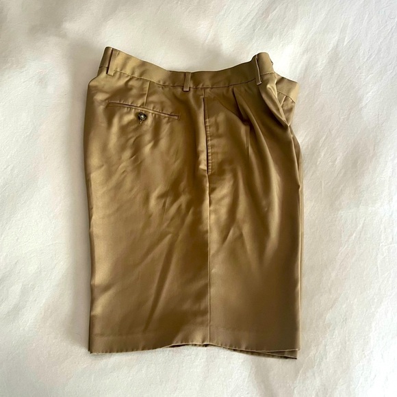Men’s khaki shorts - Picture 2 of 4